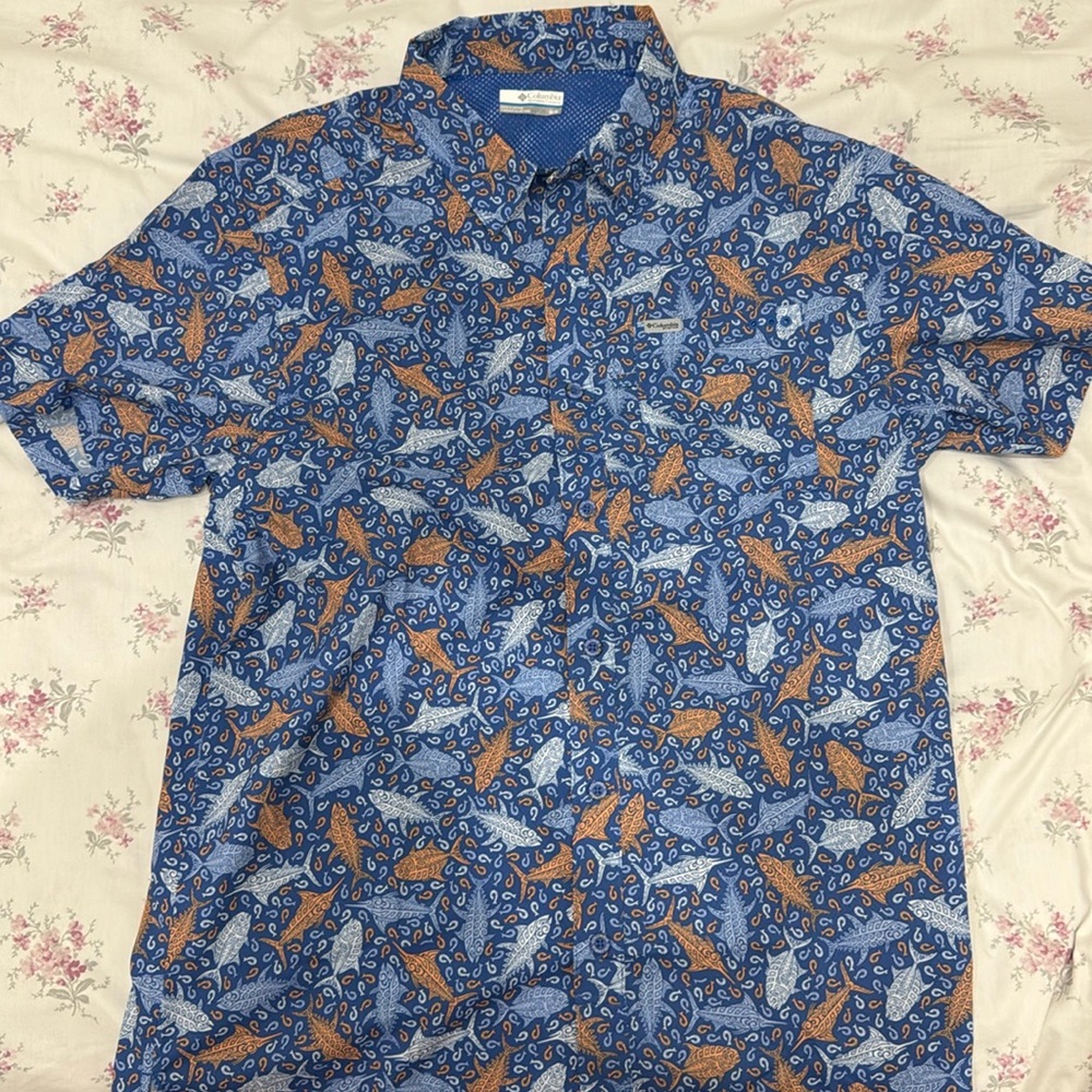 Blue Fish Performance Fishing gear Columbia Shirt- Medium